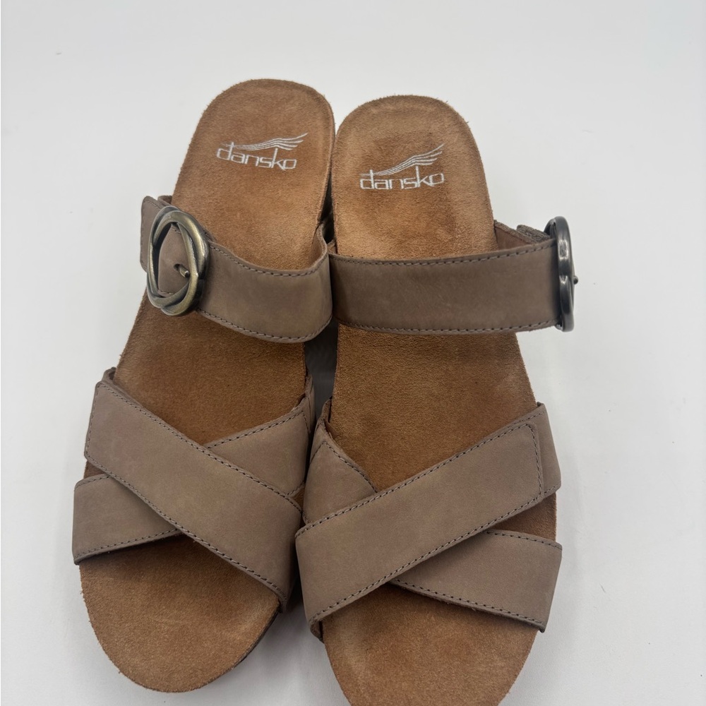 Dansko Susie Women’s 38 US 7.5  Beige Milled Nubuck Leather Cork Wedge Sandals
